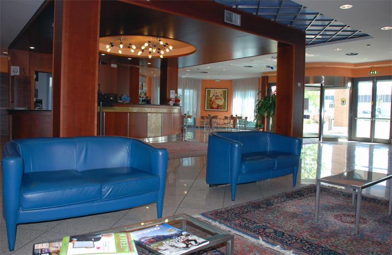 Point Hotel Conselve ภายนอก รูปภาพ